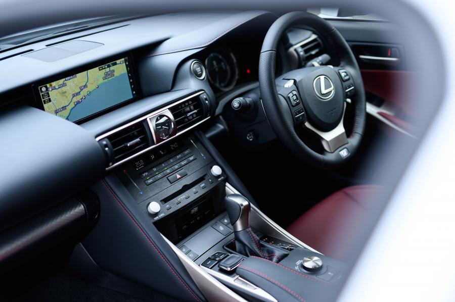 Торпедо Lexus IS350 F-Sport (XE30) 2016 года  (JP) (фото 13 из 17)